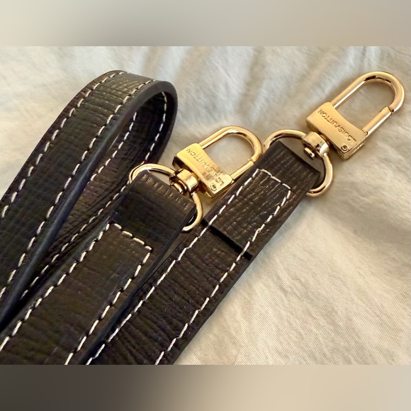 👑✅PRICE FIRM✅ Black faux leather crossbody strap gold hardware. Brand New! - Picture 4 of 17